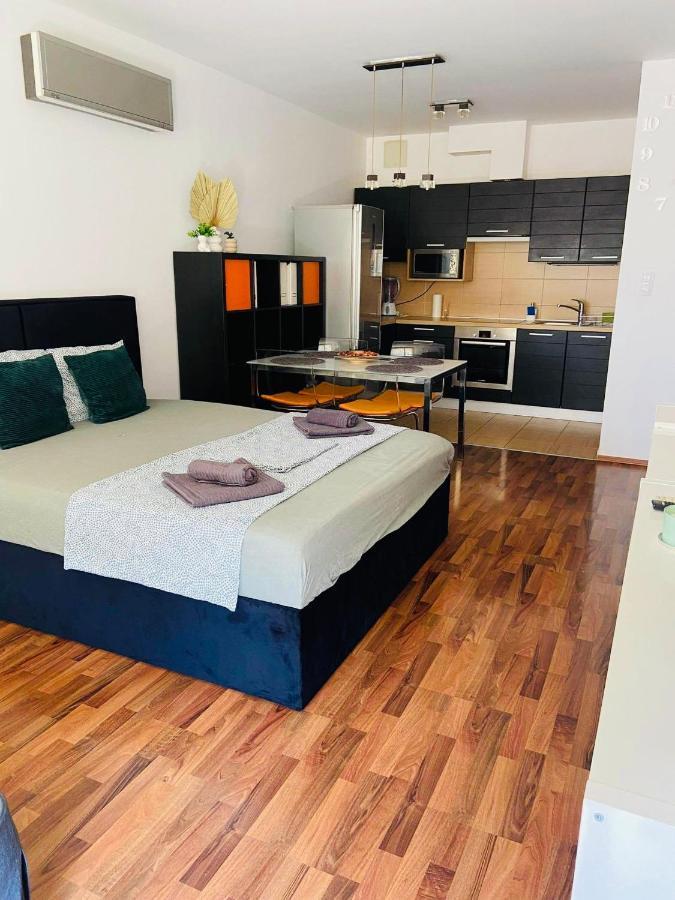 Corvin Boutique Apartment Parking In The Plaza Budapest Eksteriør bilde